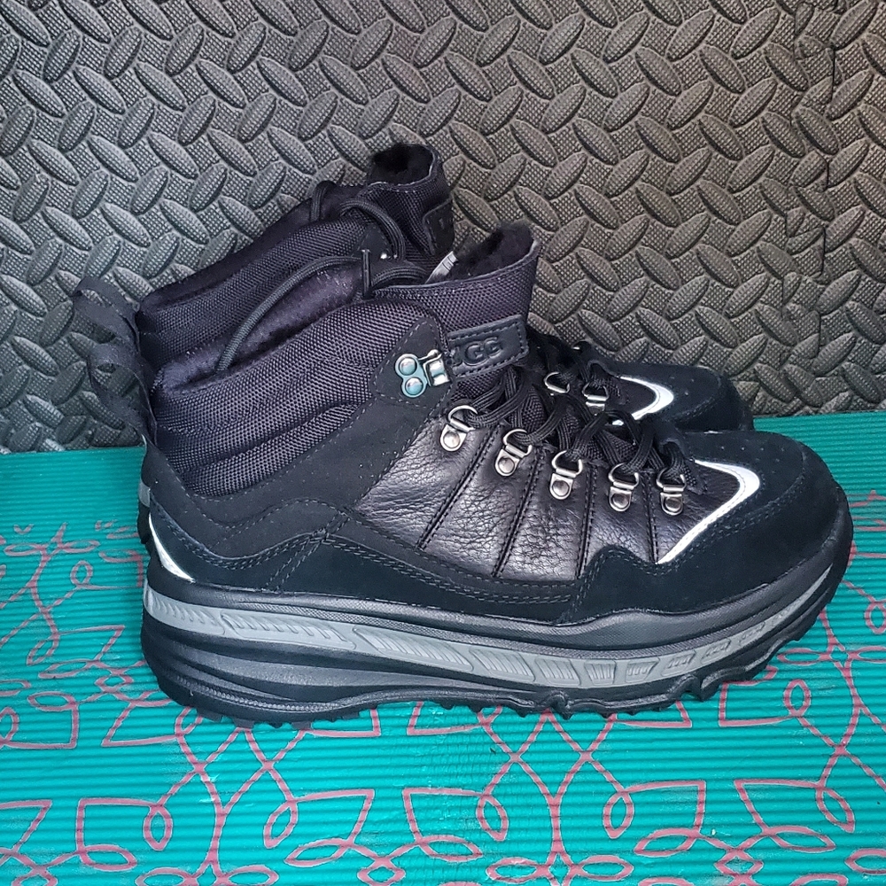 UGG CA805 Hiker Weather Boots Waterproof 1112367 Black Men’s Size US8 UK 7 EU 41